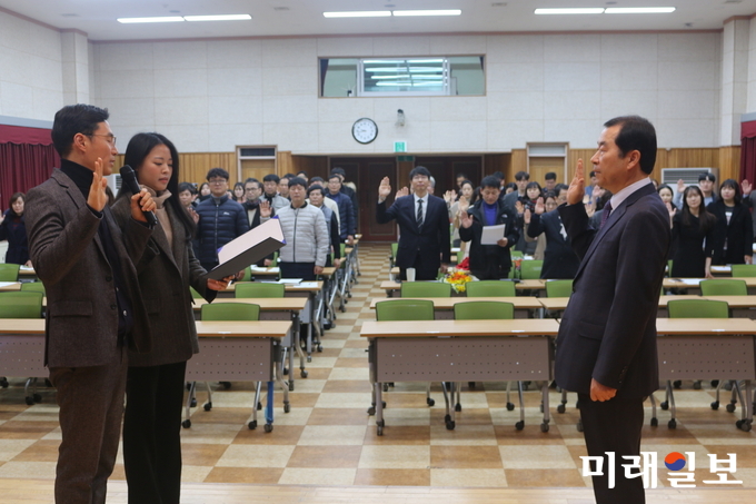 광주광역시서부교육지원청이 3일 월요일 전 직원들을 대상으로 ‘유일무이 운동 실천 서약’을 실시했다. / 사진=광주시교육청 제공
