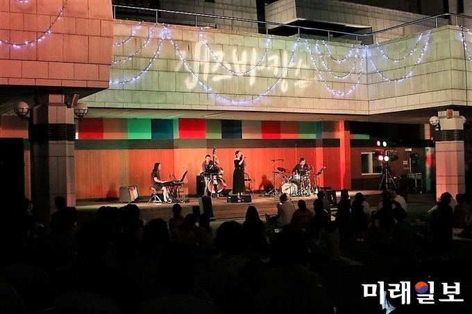 경기도가 내년부터 도만의 '문화의 날'을 지정한다. 사진은 경기도내 문화공연 모습./사진=경기도 제공
