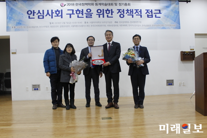 광주광역시는 (사)한국정책학회 주관으로 지난 7일 서울여대 50주년기념관에서 열린 ‘제7회 한국정책대상’ 시상식에서 지방자치단체 광역단체부문 ‘정책대상’을 수상했다. / 사진=광주시 제공