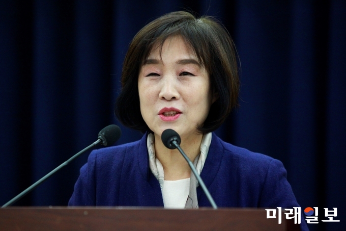 인터넷언론인연대 정기총회 및 창립 1주년 기념식이 소속 기자 및 축하객 등 200여명이 참석한 가운데 9일 오후 국회의원회관 제1소회의실에서 열린 가운데 김혜련 서울특별시의회 보건복지위원회 위원장이 축사를 하고 있다./사진=인터넷언론인연대