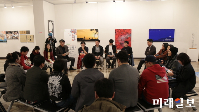 전남문화관광재단은 2018년 공간연계형창작사업(레지던스) 입주작가들을 위한 워크숍 ‘아트 시그널’을 지난 15일 담양 공예미술관 보임쉔에서 개최했다. / 사진=전남도 제공
