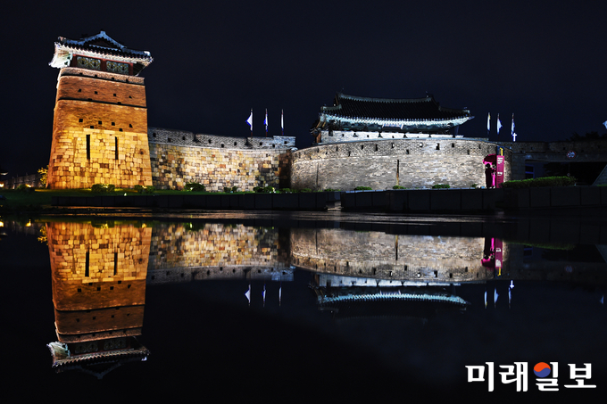 수원화성의 화서문과 서북공심돈 전경. /사진=수원시 제공