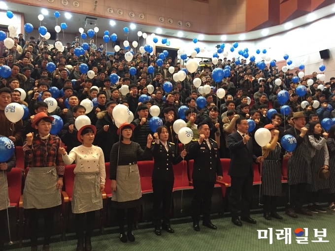 전남소방본부는 11일 순천대학교 우석홀에서 직원 400여명이 참석한 가운데 2019년 소방청렴도 상위권 진입을 위한 ‘청렴 결의 대회 및 퍼포먼스’를 개최했다. / 사진=전남도 제공