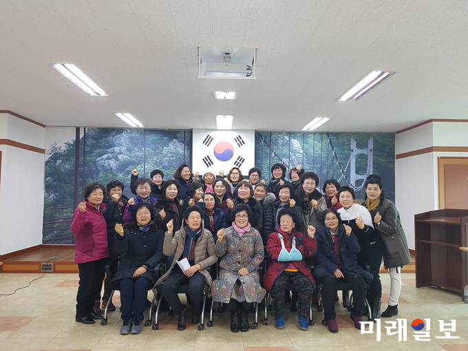 전남 강진군 도암면새마을부녀회가 지난 9일 기관사회단체장 및 회원 40여명 이 참석한 가운데 도암면사무소 회의실에서 2019년 정기총회를 개최하였다. / 사진=강진군 제공