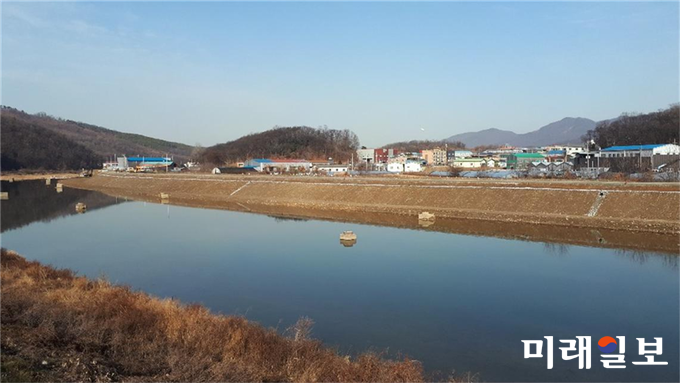 수해예방 능력을 강화한 지역주민들의 쉼터로 재탄생된 경기도 용인 경안천 전경./사진=경기도 제공