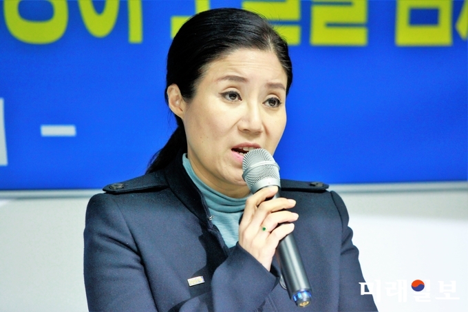 동물권단체 '케어' 박소연 대표가 19일 오전 서울 서초구의 한 빌딩에서 구조동물 비밀 안락사 파문과 관련해 입장을 밝히고 있다./사진=장건섭 기자