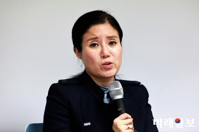 동물권단체 '케어' 박소연 대표가 19일 오전 서울 서초구의 한 빌딩에서 구조동물 비밀 안락사 파문과 관련해 입장을 밝히고 있다./사진=장건섭 기자