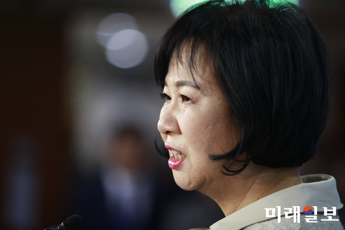 목포 문화재 거리에 부동산 투기를 했다는 의혹을 받고 있는 손혜원 더불어민주당 의원이 20일 오전 서울 여의도 국회 정론관에서 기자회견을 갖고 '투기 의혹' 해명과 자신의 거취를 포함한 입장을 밝히고 있다./사진=장건섭 기자