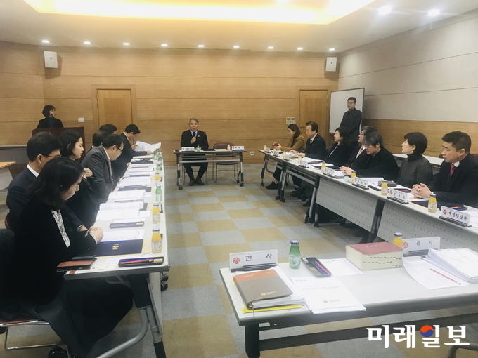 광주광역시는 지난 23일 시청 4층 세미나실에서 납세자의 권리 보호와 지방 세정의 공정한 정책결정을 위한 ‘2019년도 제1차 광주광역시 지방세 심의위원회’를 개최했다. / 사진=광주시 제공