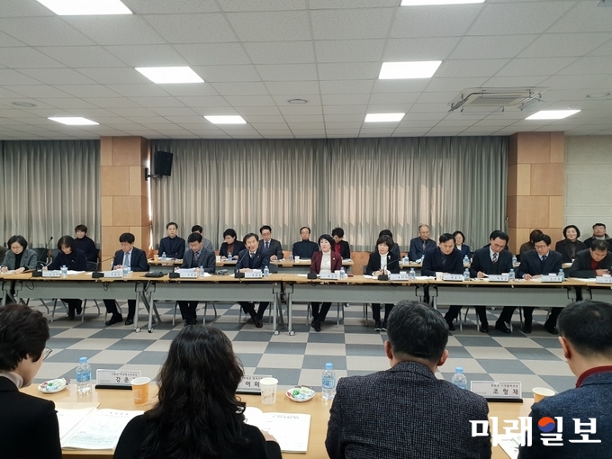 전라남도는 28일 전남사회복지회관에서 도와 시군 복지․여성 업무 담당 과장 등 50여 명이 참석한 가운데 ‘2019년 복지·여성가족정책 관계관 회의’를 열었다. / 사진=전남도 제공