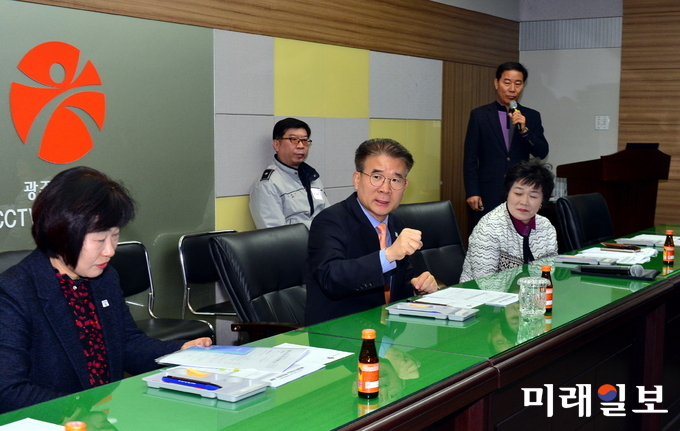 정종제 광주광역시 행정부시장은 설 명절을 대비해 30일 오전 CCTV통합관제센터와 남부소방서를 방문해 운영상황을 점검했다. / 사진=광주시 제공
