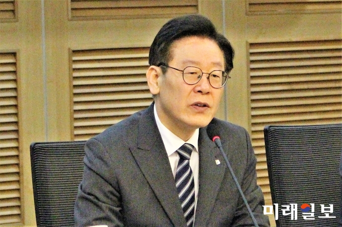 이재명 경기도지사가 31일 오전 국회의원회관에서 열린 '지역화폐 활성화 방안 토론회'에서 지역화폐의 필요성을 강조하고 있다./사진=김정현 기자
