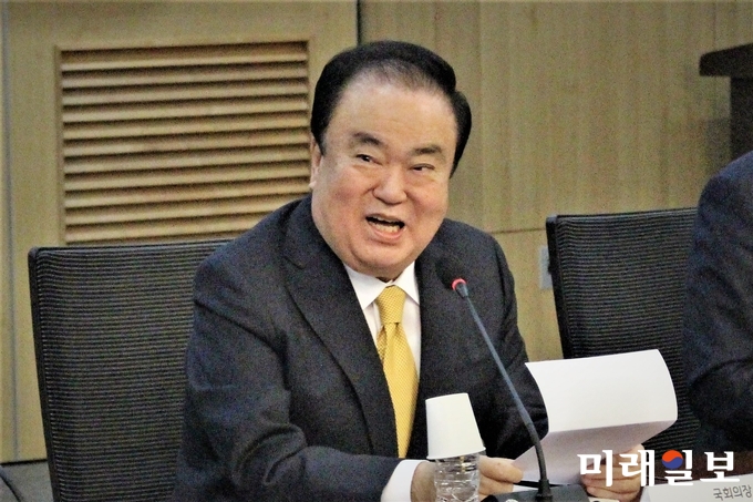 문희상 국회의장이 31일 오전 국회의원회관에서 열린 '지역화폐 활성화 방안 토론회'에서 축사를 하고 있다.사진=김정현 기자