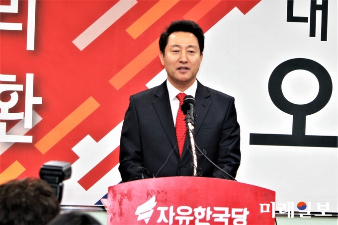오세훈 전 서울시장이 7일 오전 서울 영등포 자유한국당사에서 오는 27일 치뤄지는 전당대회 당대표 출마를 선언하고 있다./사진=김정현 기자