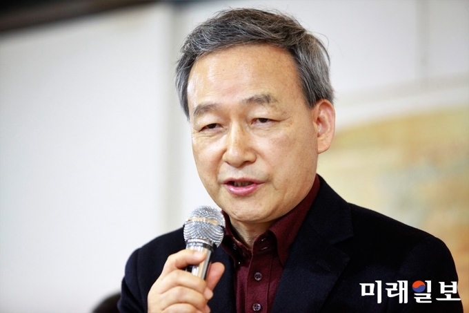 14일 오후 서울 종로구 평창동 보주박물관에서 개최된 '대한민국 대표 茶人박물관 건립관련 간담회'가 열리고 있는 가운데 정호승 시인이 발언하고 있다./사진=장건섭 기자