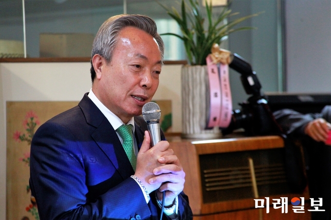 14일 오후 서울 종로구 평창동 보주박물관에서 개최된 '대한민국 대표 茶人박물관 건립관련 간담회'가 열리고 있는 가운데 윤상기 경남 하동군수가 인사말을 하고 있다./사진=장건섭 기자
