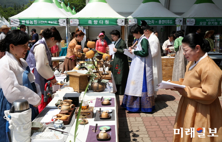 경남 하동군은 제23회 야생차문화축제를 오는 5월 10∼13일 차시배지 화개면·악양면 일원에서 나흘간 열기로 했다. 사진은 지난해 하동야생차문화축제 현장./사진=하동군 제공