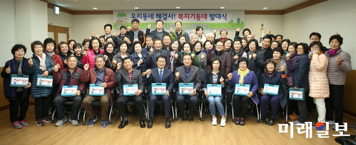 지난 26일 전남 강진군청 대회의실에서 새마을회 회원과 이승옥 강진군수 등 60여명이 참석한 가운데 복지기동대 발대식이 열렸다. / 사진=강진군 제공