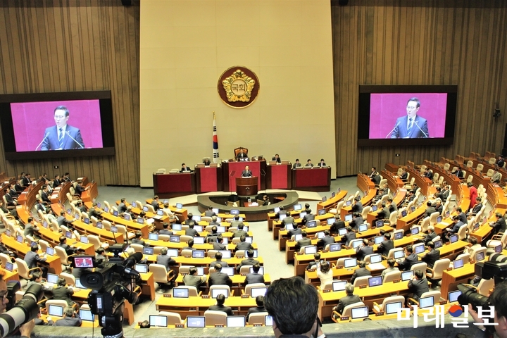 홍영표 더불어민주당 원내대표가 11일 오전 국회 본회의장에서 교섭단체 대표연설을 하고 있다. /사진=김정현 기자