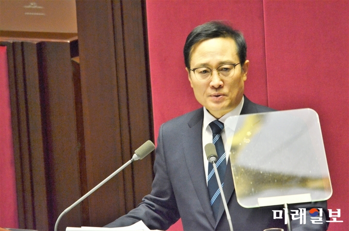 홍영표 더불어민주당 원내대표가 11일 오전 국회 본회의장에서 교섭단체 대표연설을 하고 있다. /사진=김정현 기자