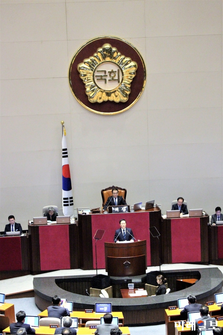 홍영표 더불어민주당 원내대표가 11일 오전 국회 본회의장에서 교섭단체 대표연설을 하고 있다. /사진=김정현 기자