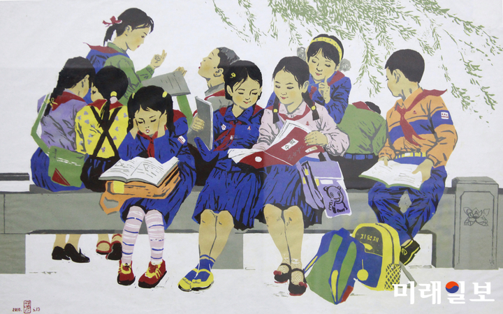 서울 여의도 국회 본관 5층 문체위 앞 전시공간 문화샛길에서 오는 5월 10일까지 열리고 있는 '국회 '남·북 미술전' 북한의 작가 미상의 '판화'/사진=장건섭 기자