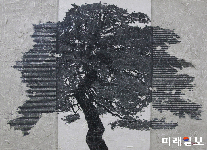 서울 여의도 국회 본관 5층 문체위 앞 전시공간 문화샛길에서 오는 5월 10일까지 열리고 있는 '국회 '남·북 미술전' 한국작가 김종수의 '도시나무'/사진=장건섭 기자