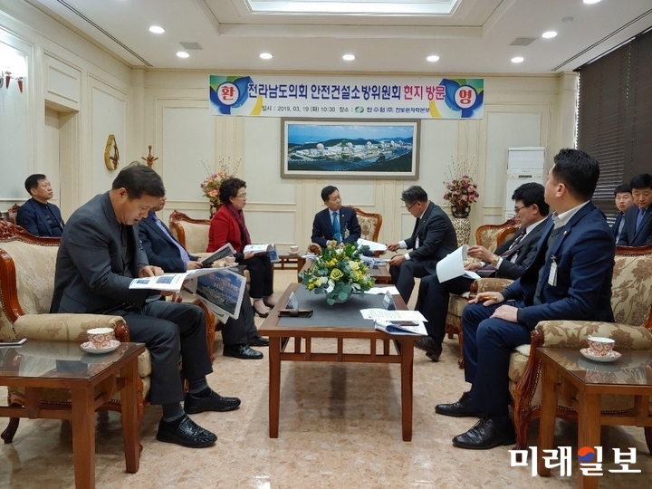 전남도의회 안전건설소방위원회 임영수 위원장 등이 19일 한빛원전 1호기 화재발생과 관련해 전남도 소방본부와 합동으로 화재안전특별점검을 위한 현지조사를 실시했다. / 사진=전남도의회 제공