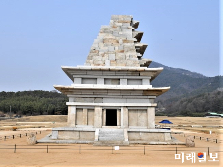 오는 23일부터 완전한 모습을 공개하는 국보 제11호 익산 미륵사지 석탑./사진=문화재청 국립문화재연구소
