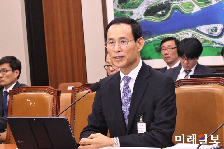 최정호 국토교통부 장관 후보자가 25일 오전 국회에서 열린 인사청문회에서 질의에 대한 답변을 하고 있다./사진=김정현 기자