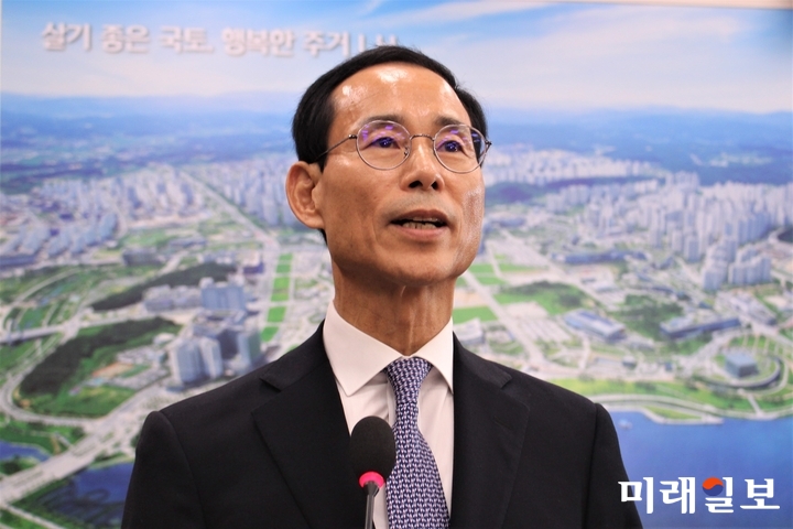 최정호 국토교통부 장관 후보자가 25일 오전 국회에서 열린 인사청문회에서 모두 발언을 하고 있다./사진=김정현 기자
