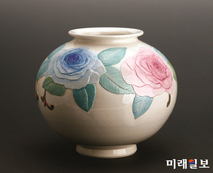 설숙영 도예작품 '행복Ⅱ' I 300x300x240./사진=Ceramic Studio