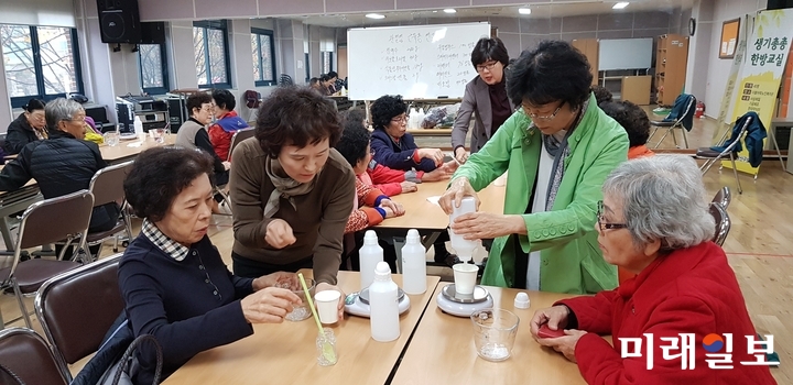 광주 광산구보건소가 다음 달부터 행복나루복지관 등 노인복지관 4곳과 미등록 경로당 15곳을 찾아가 ‘한의약 건강증진 프로그램’을 실시한다. / 사진=광산구 제공
