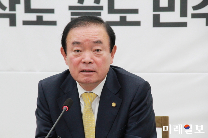 장병완 민주평화당 원내대표가 28일 오전 국회에서 열린 의원총회에서 발언하고 있다./사진= 김정현 기자
