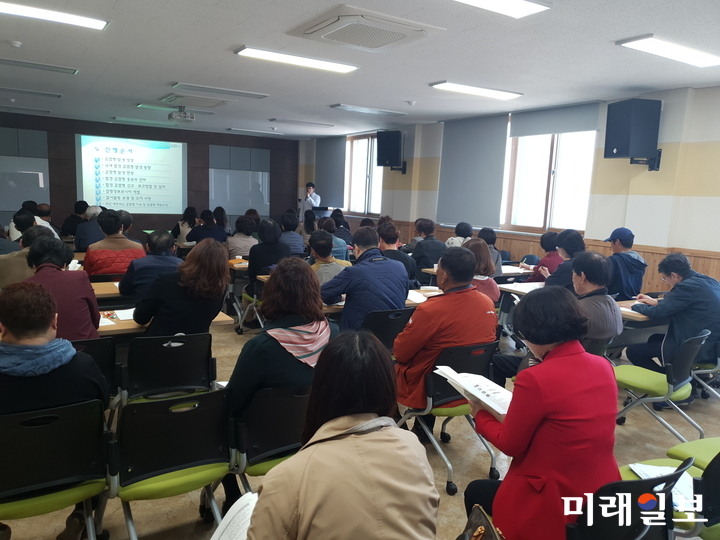 전남 강진군은 지난 26일 강진군보건소 대회의실에서 질병정보모니터단 117명을 위촉하고 교육을 실시했다. / 사진=강진군 제공