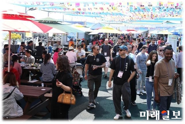 남해안 최고 수산시장, 해양레저관광 거점으로 자리잡은 전남 강진 마량놀토수산시장이 드디어 오는 4월 6일 개장한다. / 사진=강진군 제공