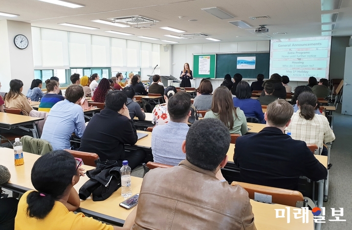 광주광역시창의융합교육원이 지난 29일 신규 원어민 영어보조교사를 대상으로 수업코칭 역량강화 연수를 개최했다./ 사진=광주시교육청 제공