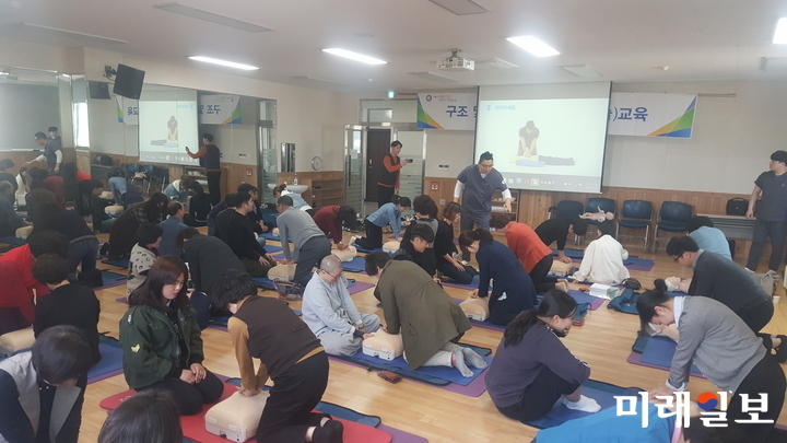 전남 강진군보건소는 지난 26일 구조 및 응급처치교육을 실시했다. / 사진=강진군 제공