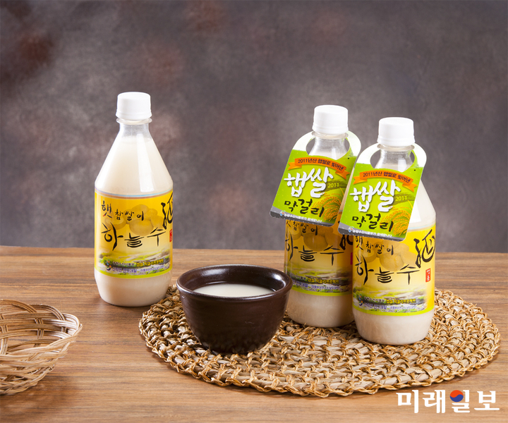 전라남도가 4월을 대표하는 남도 전통주로 선정된 장흥 안양주조장의 장흥 햇찹쌀이 하늘수 / 사진=전남도 제공