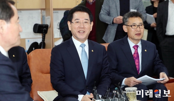김영록 전라남도지사가 2일 오전 도청 기자실에서 도민과의 대화 성과 및 평가에 대해 기자간담회를 하고 있다. / 사진=전남도 제공