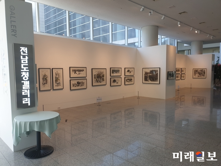 전라남도는 오는 19일까지 12일간 도청 1층 윤선도홀 갤러리에서 전남의 아름다운 풍경을 수묵에 담은 ‘하철경 전’을 개최한다. / 사진=전남도 제공 