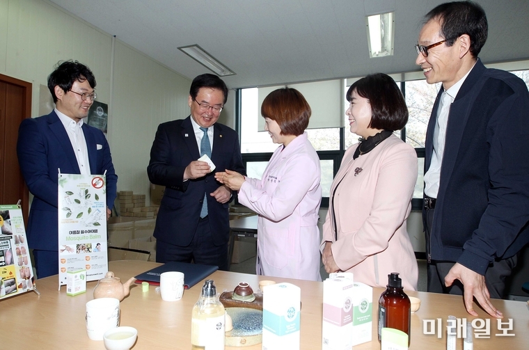 문인 광주 북구청장이 15일 첨단산단 기업현장을 방문해 애로사항을 청취하고 있다. / 사진=북구 제공