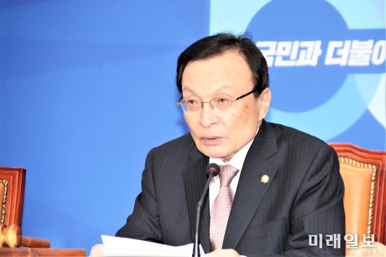 이해찬 더불어민주당 대표가 19일 오전 국회에서 열린 최고위원회의에서 발언하고 있다./사진=사단법인 국회기자단(가칭)