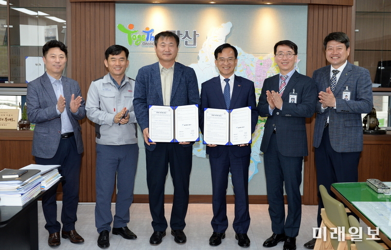 광주 광산구가 지난 23일 2019광주세계수영선수권대회의 성공적인 개최를 위해 기아자동차 광주공장과 입장권 단체구매 협약을 체결했다. / 사진=광산구 제공 