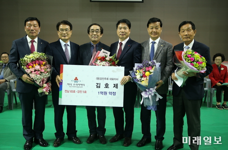 지난 26일 전남 강진군 강진국민체육센터 제2실내체육관에서 가진 강진군 5호 아너 소사이어티(Honor Society) 가입식 모습. / 사진=강진군 제공