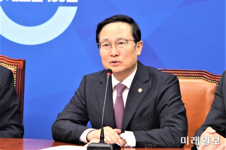 홍영표 더불어민주당 원내대표가 29일 오전 국회에서 열린 최고위원회의에서 모두발언하고 있다./사진=사단법인 국회기자단(가칭) 김진혁 기자