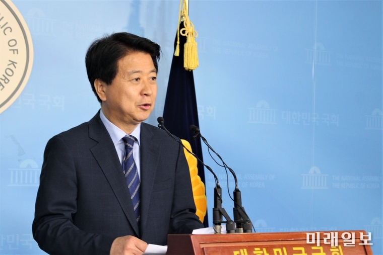 노웅래 국회 과학기술정보방송통신위원회 위원장이 30일 서울 여의도 국회 정론관에서 더불어민주당 원내대표 경선 출마를 선언하고 있다. /사진=김정현 기자