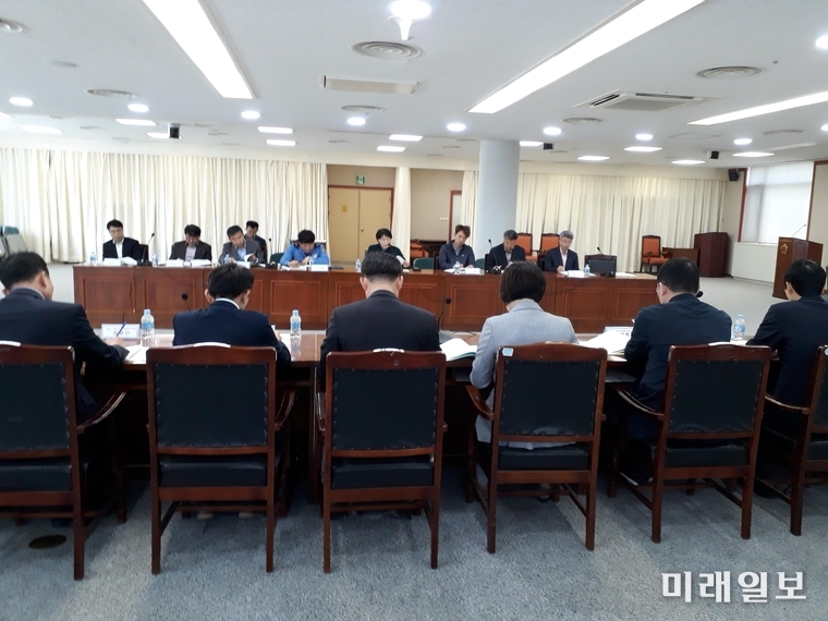 전라남도가 올 여름 해수욕장 안전사고는 줄이고 이용객 만족도는 높이기 위해 30일 도의회 초의실에서 ‘2019년 해수욕장 운영 유관기관 협의회’를 개최했다. / 사진=전남도 제공