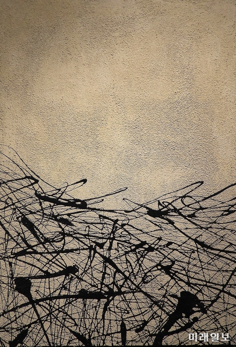 장소영 작가-Untitled, 2019 Acrylic and gel medium on canvas 80.3 x 116.7cm./사진=장건섭 기자