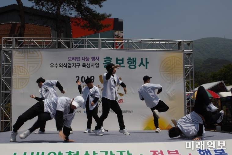6인조 비보이 댄스그룹 잭팟크루의 공연 모습 / 사진=이중래 기자